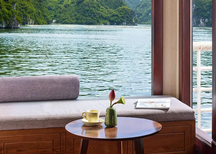 Lotus Boutique Cruise 5* Ha Long