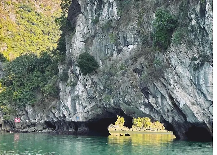 Lotus Boutique Cruise 5* Ha Long