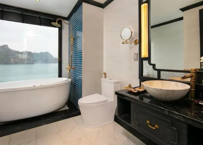  Lotus Boutique Cruise Ha Long